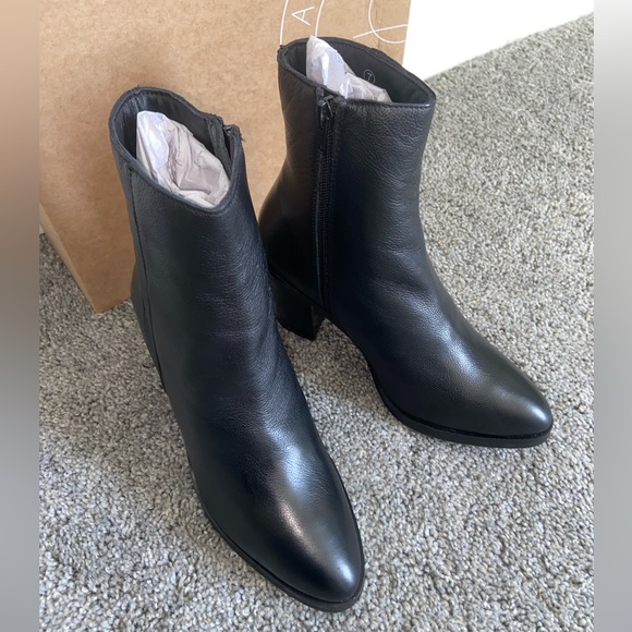 Urban Outfitters UO Maya Leather Boot in Black - Picture 8 of 14